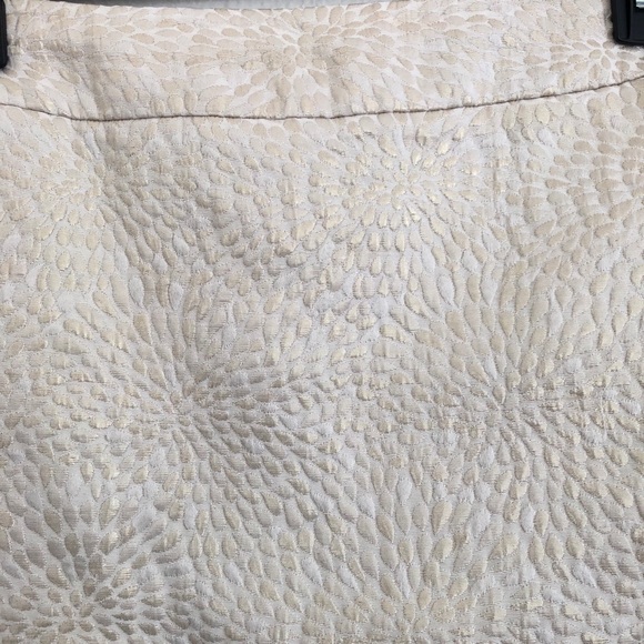 Ann Taylor Short Embossed design skirt w/ gold threading 8 - Picture 2 of 9